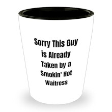 Smokin' Hot Waitress Shot Glass 1.5oz Keramiek