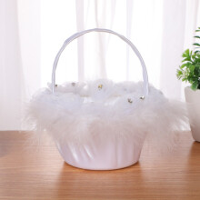 Cesta de daminha de honra com strass para casamentos no estilo faroeste.