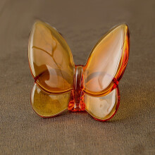 Figura de mariposa de cristal para decoración del hogar.