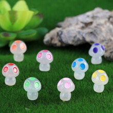 Ensemble de 10 statues de champignons roses phosphorescentes en résine