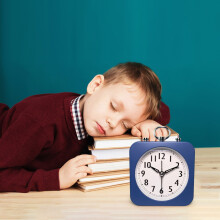 Qnjujn Alarm Clock Battery Operated Silent Retro Blue