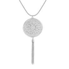 Ronde damesketting met zilveren kwastjeshanger