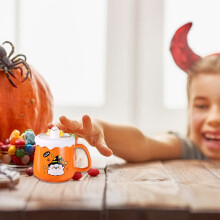Keramický hrnček s viečkom v tvare čarodejnice Halloween, 1 kus