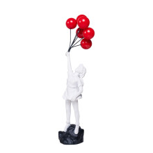 Figurine en résine représentant une adorable jeune fille, style Banksy, en forme de cœur.
