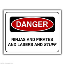 Semn metalic de perete cu lasere Danger Ninjas, 20x30 cm