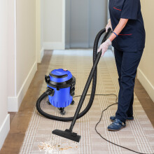 Wet and Dry Vacuum Cleaner 2000W, Industrial Dust Extractor with Blowing Function, 15 Litre - Home DIY Car Carpet Workshop and Professional Use, Blue