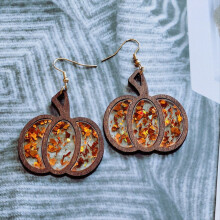 Herbstliche Thanksgiving-Ohrringe mit Halloween-Kürbis-Holzeinlage und Acryl-Glitzer