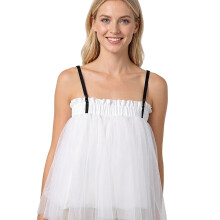 Chique witte off-the-shoulder top met vrouwelijke ruches voor