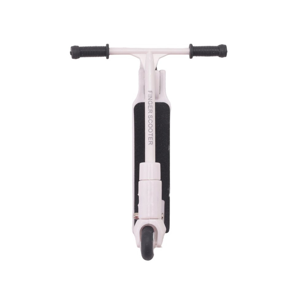 New Finger Scooter Children Fingertip Pedal Vitality Car Desktop Skateboard Toy Car 4712533246782