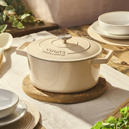 Cooks Professional (Ivory) Cooks Professional 26cm Cast Iron Casserole 1