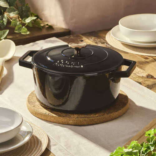 Cooks Professional (Black) Cooks Professional 26cm Cast Iron Casserole 1