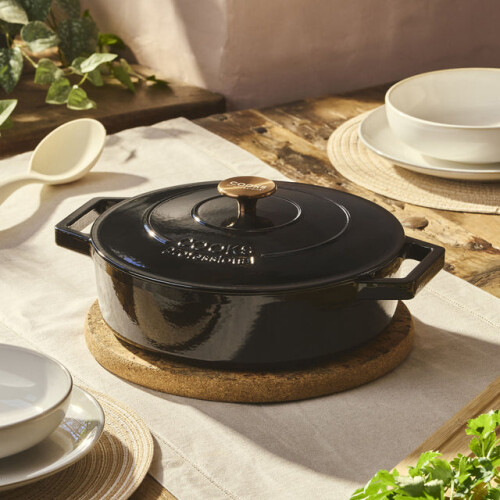 Cooks Professional (Black) Cooks Professional 28cm Shallow Cast Iron Casserole 1