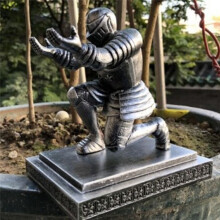 Executive Knight Pen Holder Personalized Desk Accessories Home Office Cool Pen Holder Armor Hero Pen Holder(Iron Color)