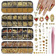 Ensemble de 4 Boîtes de Breloques et de Strass pour Ongles, Outils de Nail Art, Breloques 3D en Forme de Cœur, Strass Dorés