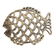 Cast Iron Fish Trivet, 7.5X6Inch Decorative Vintage Pattern for Cookware and Hot Dishes with Rubber Feet
