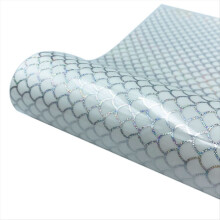 Bunte, selbstklebende PVC-Folie, geeignet für Schneidemaschinen und andere Schneidgeräte.