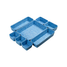 Die kompakte Schmuckschatulle aus Filz schützt wertvolle-Blau