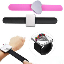 Magnetic Wrist Sewing Pincushion - Silicone Holder for Pins & Needles, Ideal for Crafters -Heart-Shaped