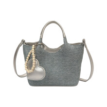 Elegante PU-Lederhandtasche mit Herzdekoren,-Silber