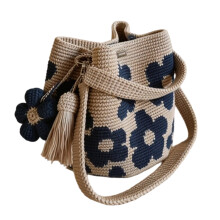 Mit Blumen bestickte Häkeltasche mit verstellbarem-Blau