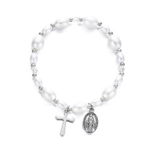 Elegante Armbandkette mit Kunstperlen und Kruzifix im-2