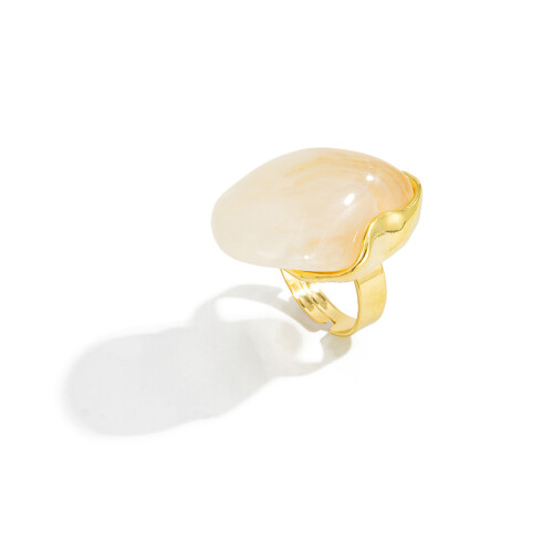 Vintage Inspired Geometric Resin Ring Clear Gradient-White