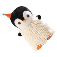 Serviette à main pelucheuse en forme de pingouin super-Blanc