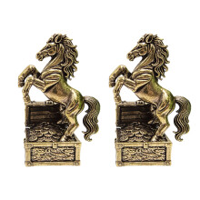 Traditioneel metalen paardenstandbeeld dat het paard-2