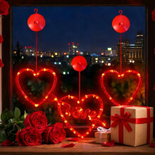 (Love#1, -) 30 LED 3 rote Herzen Valentinstag Fensterlichter, USB/Batterie betrieben