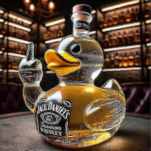 (Duck D) Geschikt voor een whiskykaraf van 350 ml. Fles in de vorm van een Amerikaanse zeearend, teckel of uil, of een adelaar.