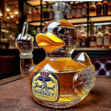 (Duck B) Geschikt voor een whiskykaraf van 350 ml. Fles in de vorm van een Amerikaanse zeearend, teckel of uil, of een adelaar.