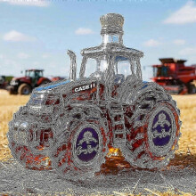 (Tractor B) Geschikt voor een whiskykaraf van 350 ml. Fles in de vorm van een Amerikaanse zeearend, teckel of uil, of een adelaar.