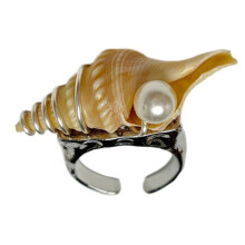 Retro-inspirierter verstellbarer Muschelring im böhmischen-C