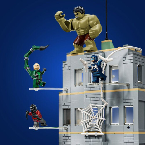 LEGO LEGO Marvel 76350 The Legendary Showdown between Spider-Man and Hulk - Interactive Toy 2