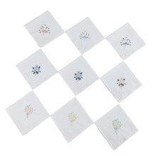 Set van 9 elegante witte katoenen zakdoeken met delicate kanten