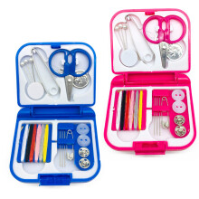 Praktische plastic naaidoos van 2 stuks met meerdere accessoires