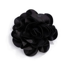 Übergroße Brosche aus Satinstoff in Blütenform Black