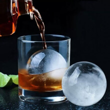 Set van 4 ronde siliconen ijsblokjesvormen van 6 cm (2,36 inch) voor whisky, in vier kleuren.