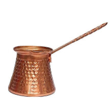 Traditionele Turkse koperen koffiepot (Cezve) van 320 ml voor een authentieke Turkse koffie-ervaring.