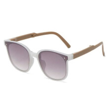 Faltbare Kindersonnenbrille UV400, quadratisches Gestell, weiß und braun, leichtes Reisedesign