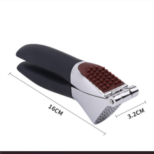 Presse-ail Good Grips - Outil de cuisine facile à utiliser pour écraser l'ail - AV