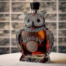 (Owl A) Geschikt voor een whiskykaraf van 350 ml. Fles in de vorm van een Amerikaanse zeearend, teckel of uil, of een adelaar.