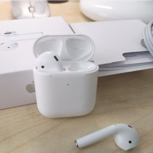 APPLE AirPods 2 Wireless Earbuds - Wireless Charging Case 2