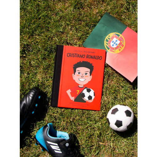 Cristiano Ronaldo (143): Little People, BIG DREAMS 1