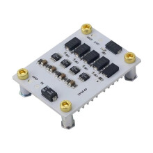 Le Module LT3045 Utilise 4 Modules LT3045 sur une Plaque de Base en Aluminium pour une Excellente Dissipation de la Chaleur.