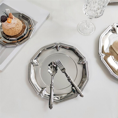 Bandeja Redonda Prateada Vintage com Relevo para Servir Sobremesas, Organizador de Joias, Prato de Lanches 25,3cm 10polegadas 2