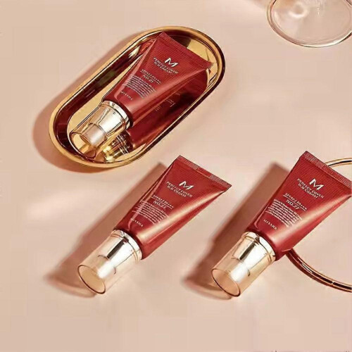 Ivory White Concealer Liquid Foundation with Lightweight Texture and Long-Lasting Coverage for Natural Skin Tone 2