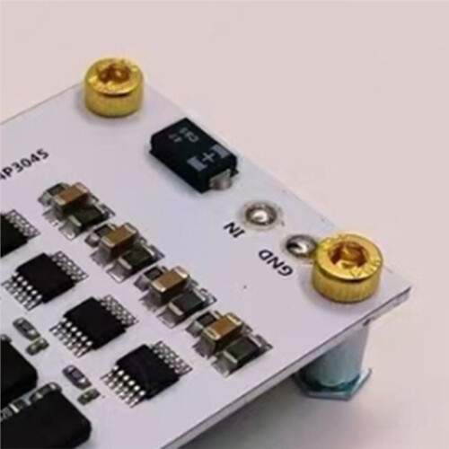 Le Module LT3045 Utilise 4 Modules LT3045 sur une Plaque de Base en Aluminium pour une Excellente Dissipation de la Chaleur. 1