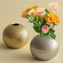 Elegante Runde Keramikvase mit Hammerschlagmuster für Wohnaccessoires, Gold