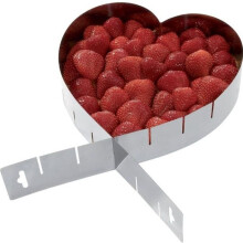 Westmark - Heart-shaped expandable cake frame